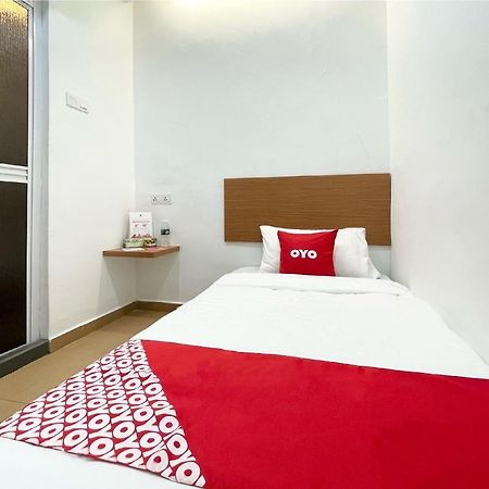 Oyo 90334 Mawlaya Hotel Bayan Lepas Eksteriør bilde