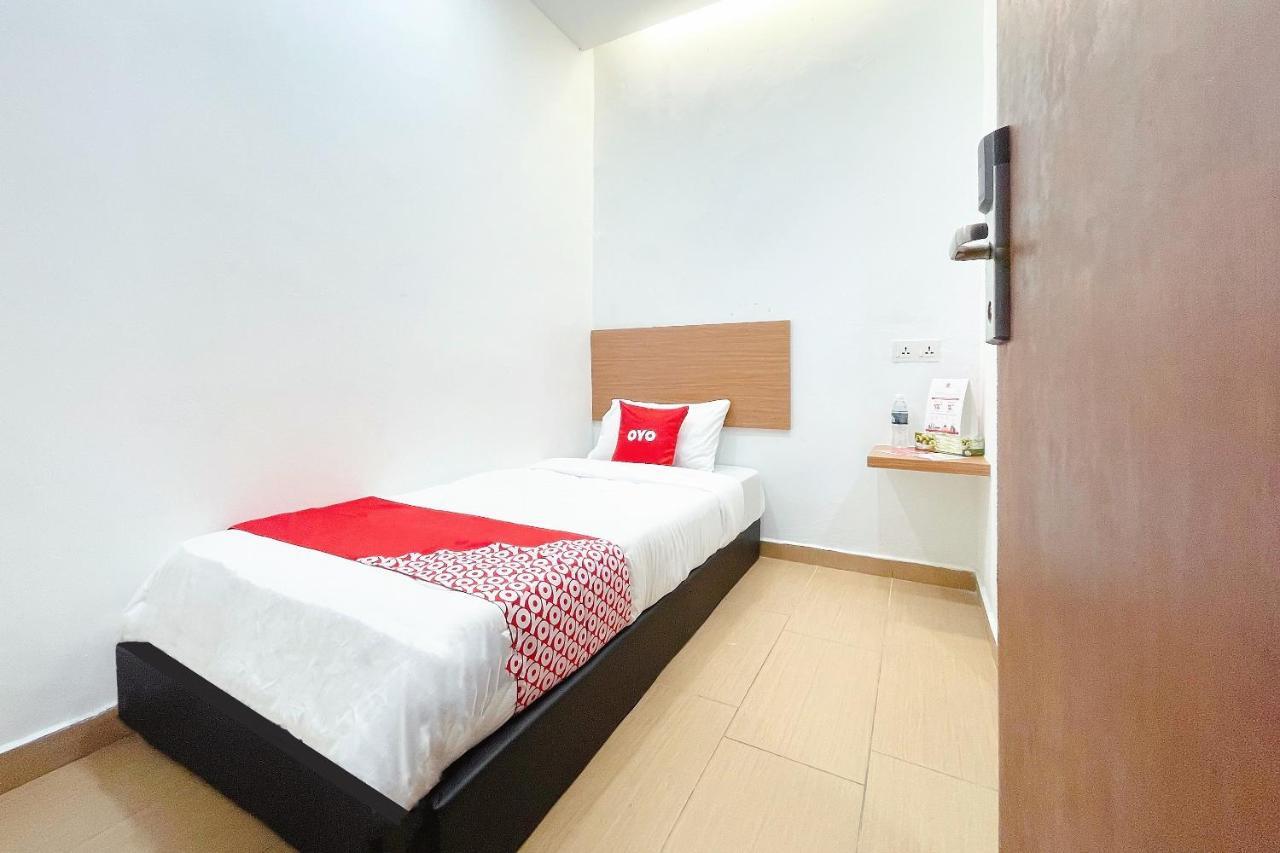 Oyo 90334 Mawlaya Hotel Bayan Lepas Eksteriør bilde