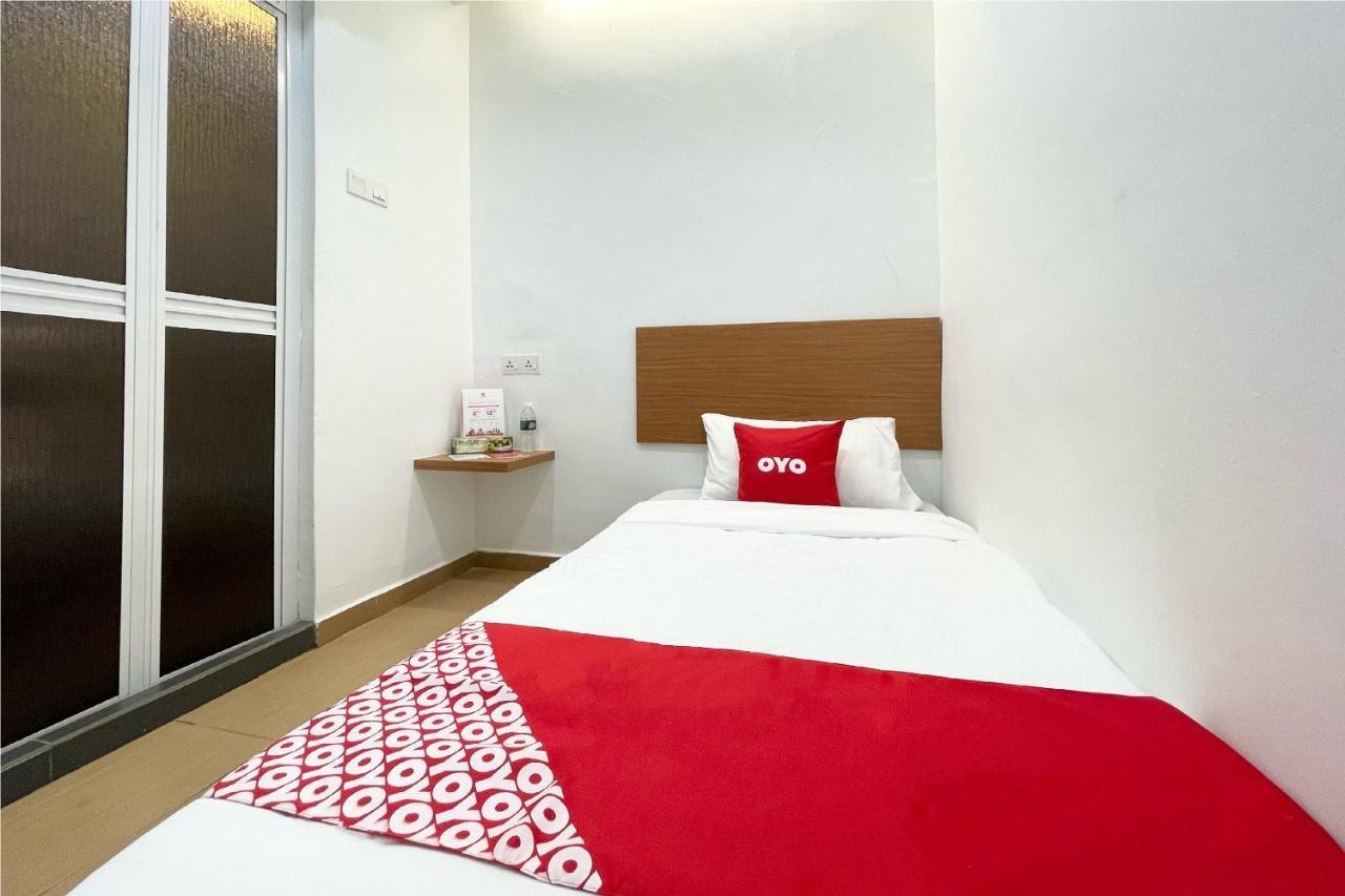 Oyo 90334 Mawlaya Hotel Bayan Lepas Eksteriør bilde
