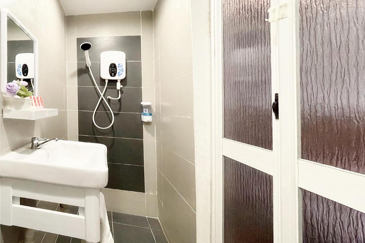 Oyo 90334 Mawlaya Hotel Bayan Lepas Eksteriør bilde