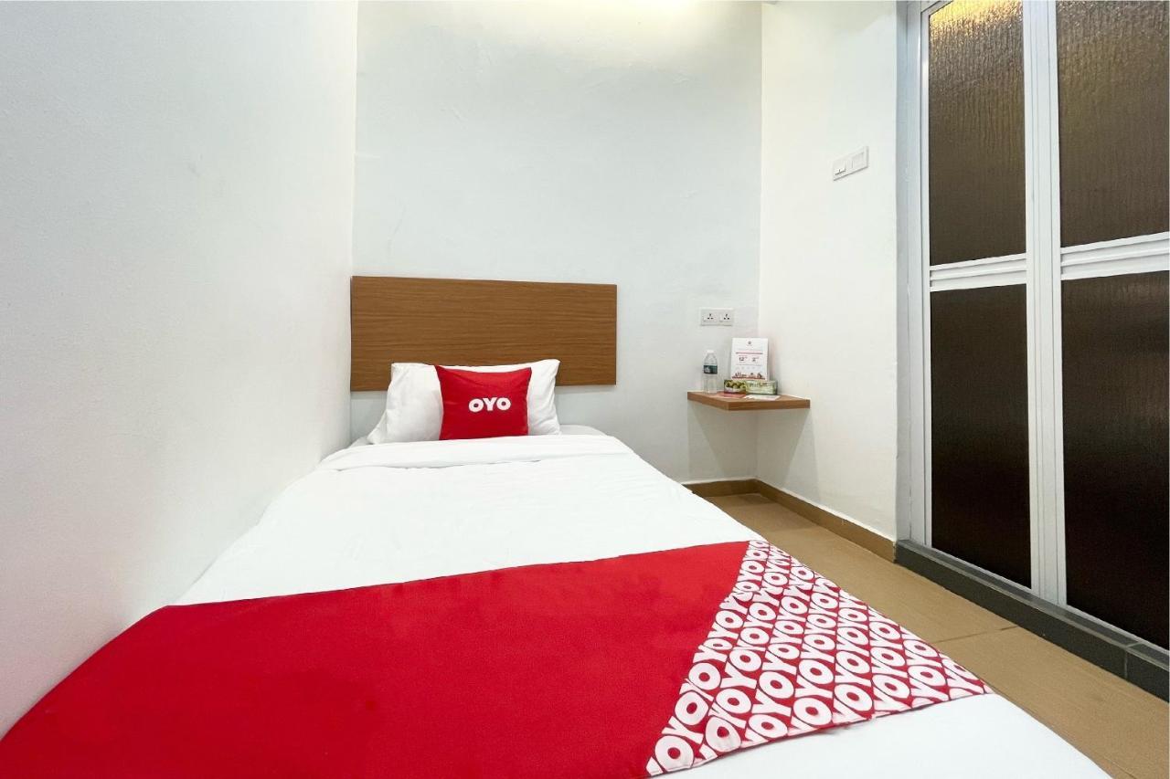 Oyo 90334 Mawlaya Hotel Bayan Lepas Eksteriør bilde