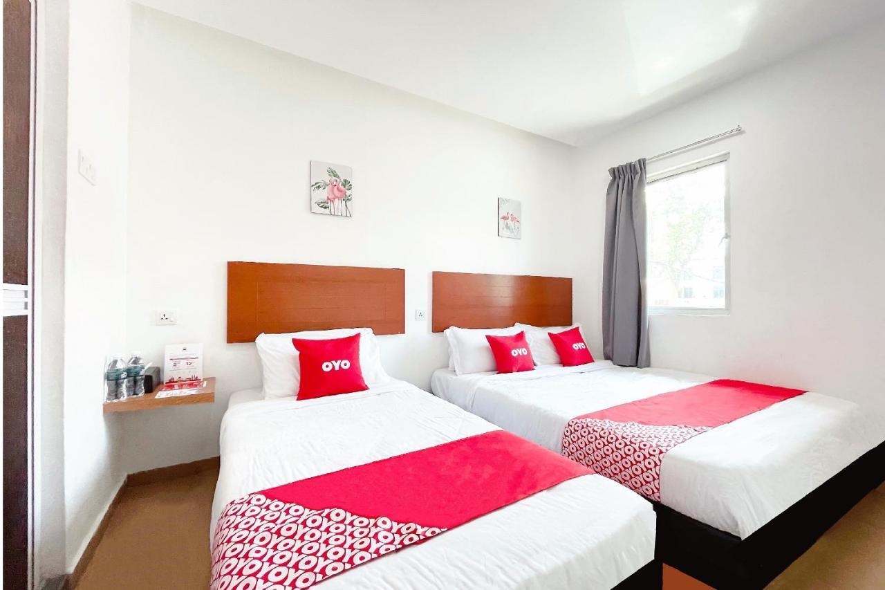 Oyo 90334 Mawlaya Hotel Bayan Lepas Eksteriør bilde