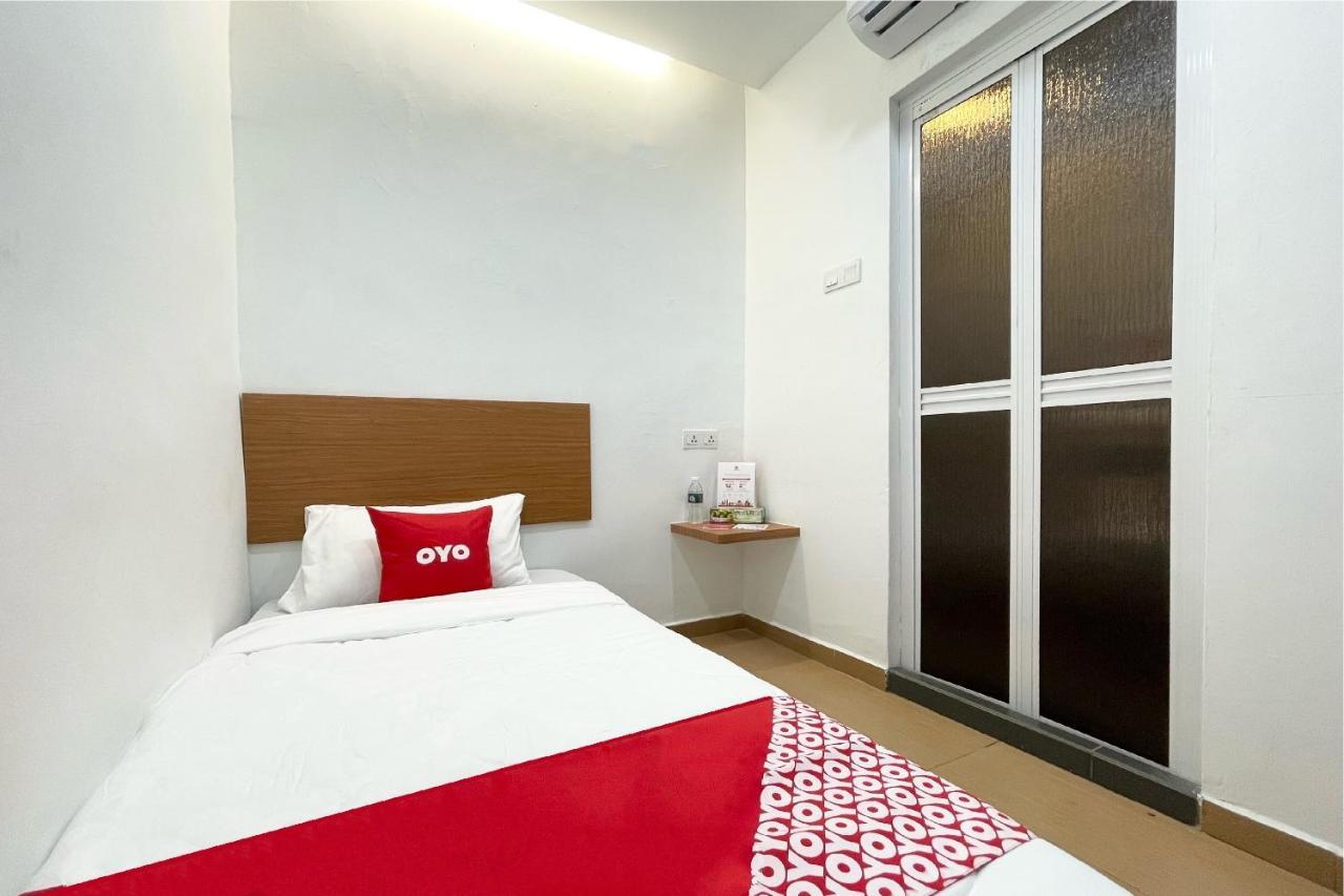 Oyo 90334 Mawlaya Hotel Bayan Lepas Eksteriør bilde